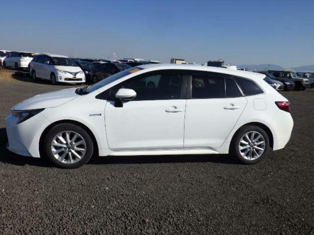 Toyota Corolla Hybrid S White #3