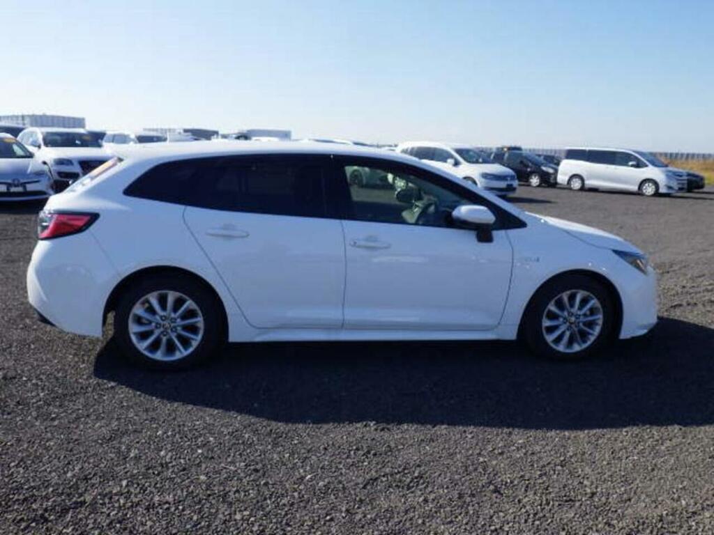 Toyota Corolla Hybrid S White #4