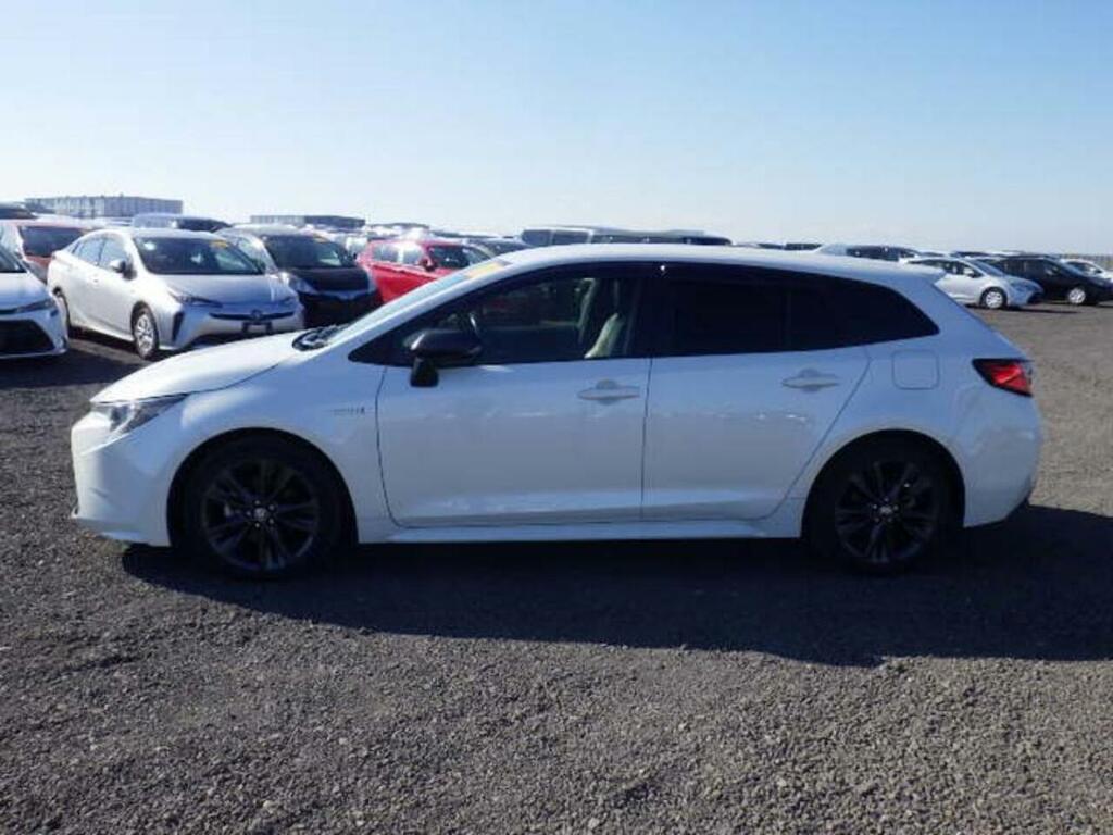 Toyota Corolla Hybrid Wxb White #3