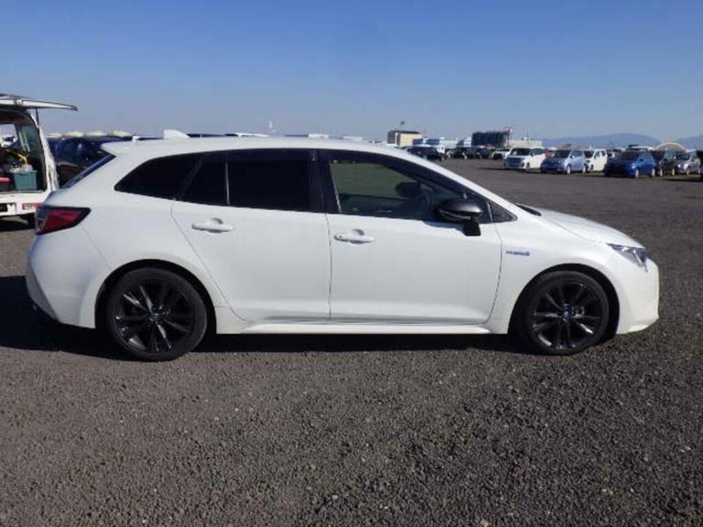 Toyota Corolla Hybrid Wxb White #4