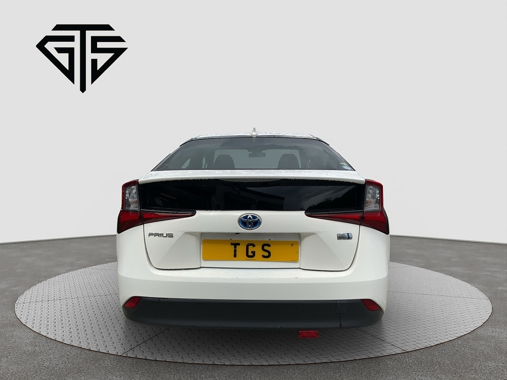 Toyota Prius E White #2