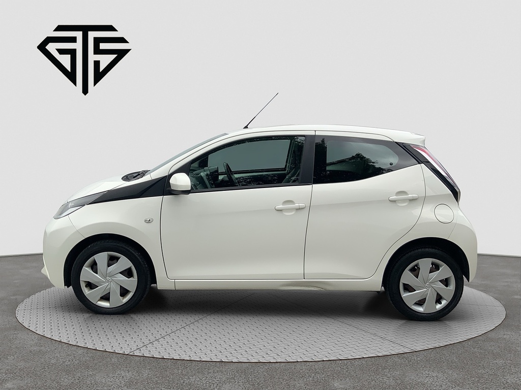 Toyota Aygo Vvt-i X-play White #6