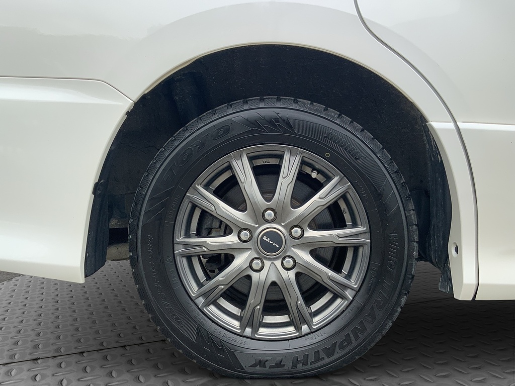 Toyota Voxy Mpv White #23