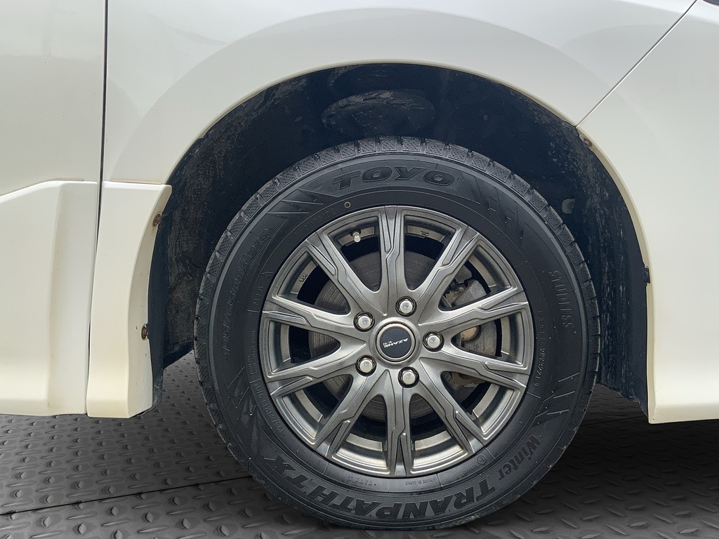 Toyota Voxy Mpv White #20