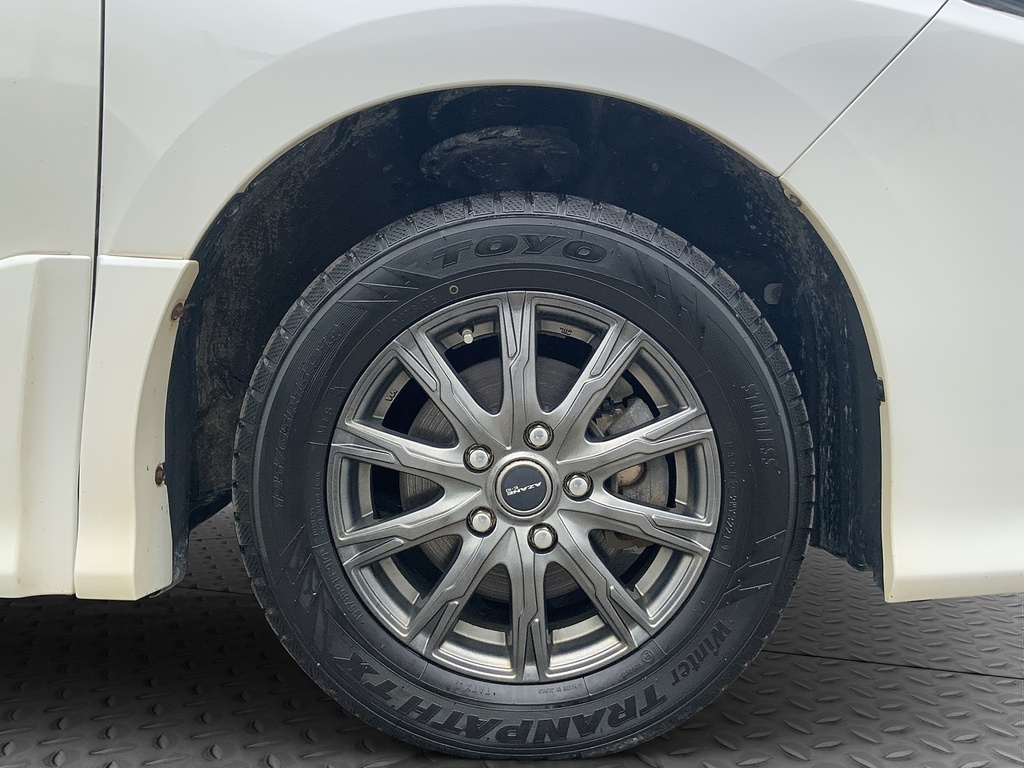 Toyota Voxy Mpv White #22