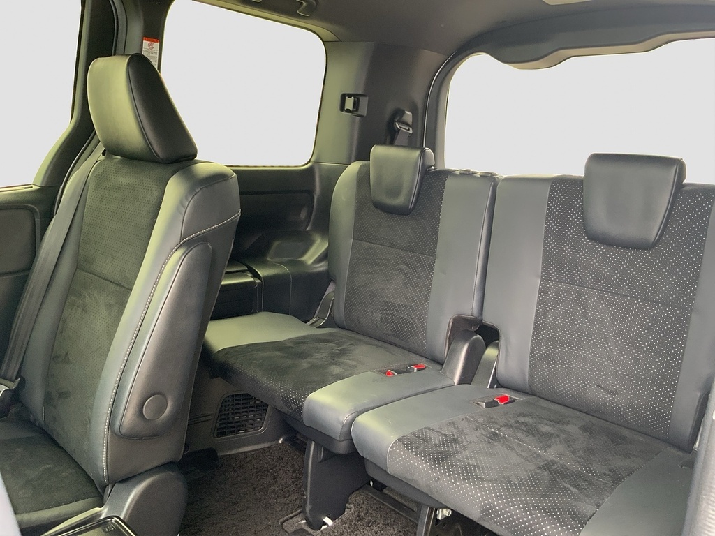 Toyota Voxy Mpv White #18