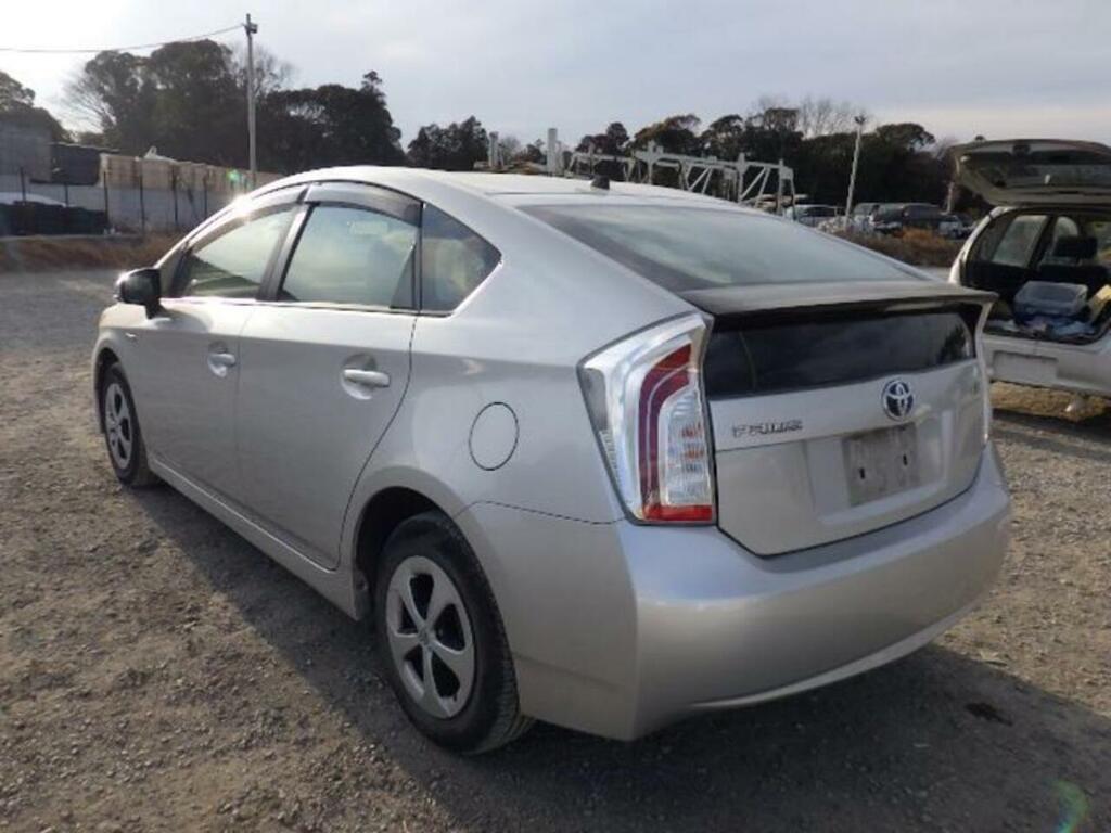Toyota Prius L Silver #6