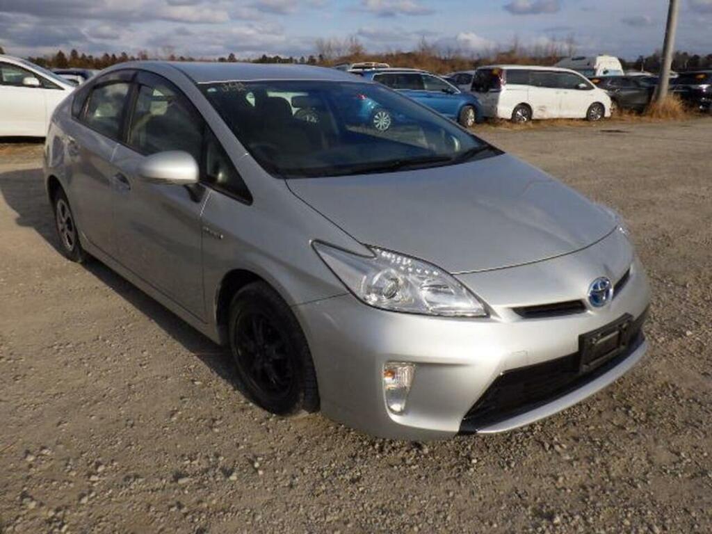 Toyota Prius L Silver #3