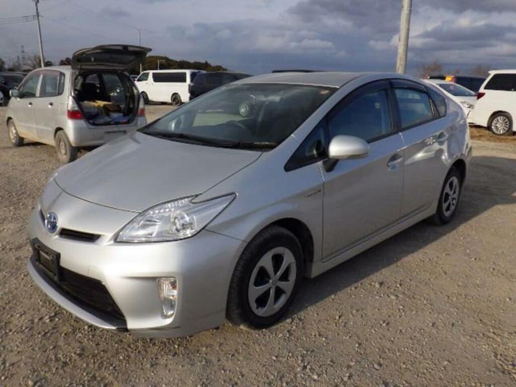 Toyota Prius L Silver #2