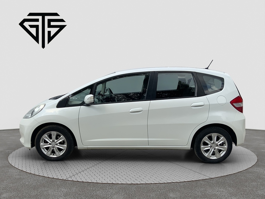 Honda Jazz I-vtec Es White #6