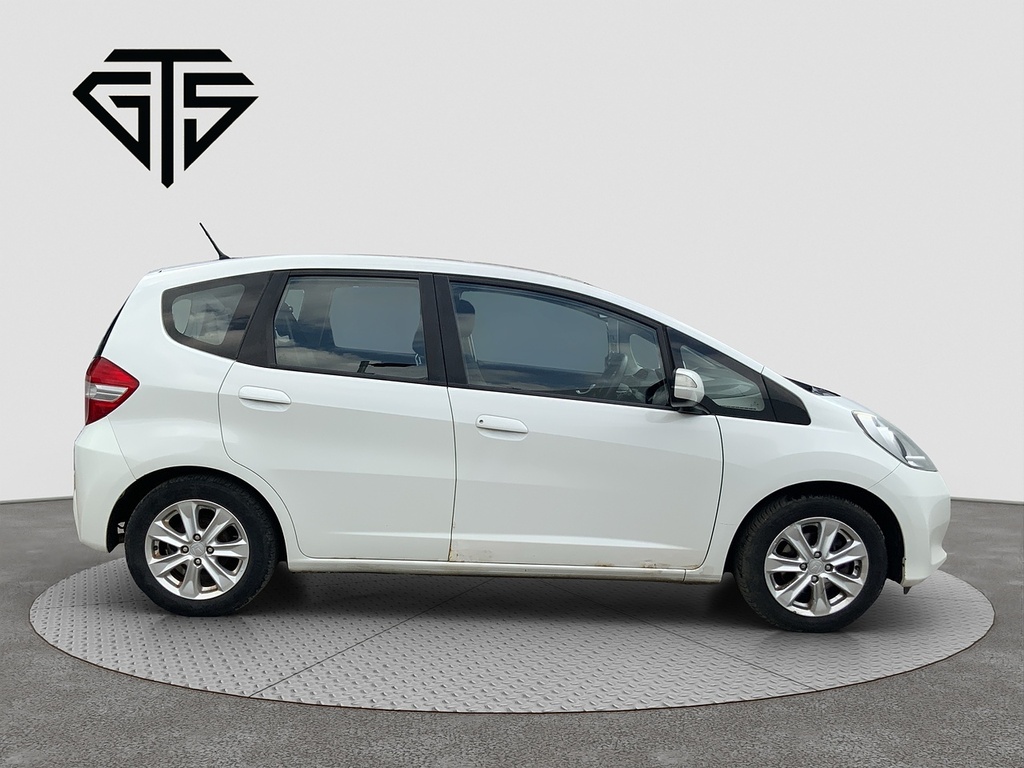 Honda Jazz I-vtec Es White #2