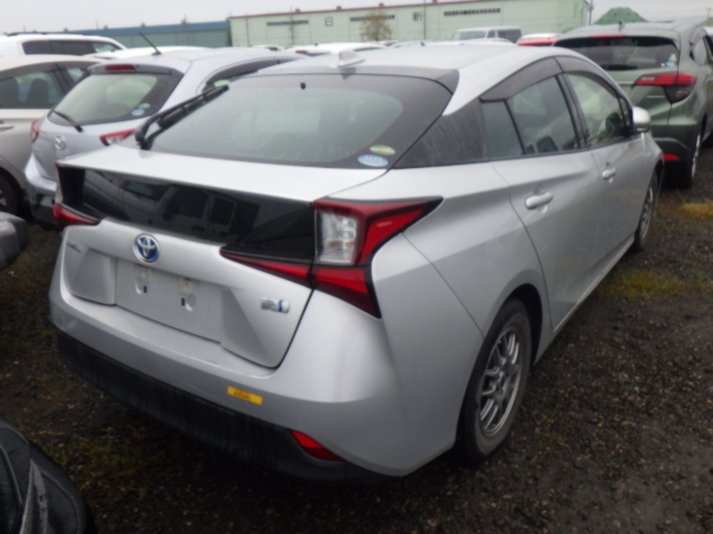 Toyota Prius S Silver #3