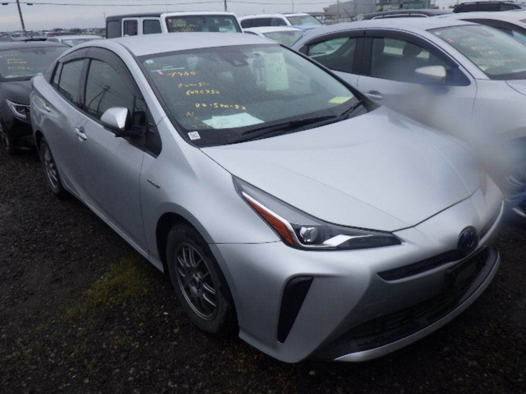 Toyota Prius S Silver #2