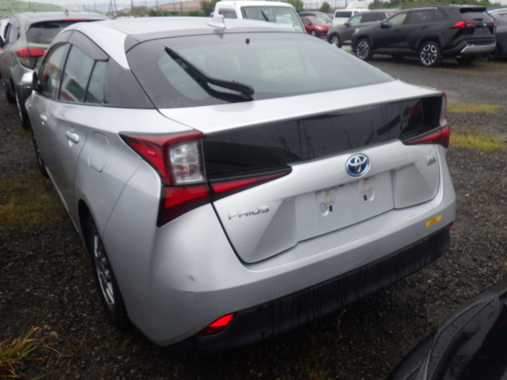 Toyota Prius S Silver #4