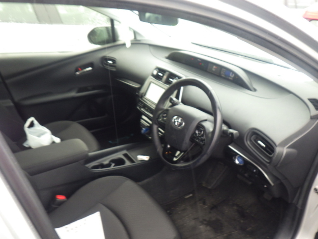 Toyota Prius S Silver #6