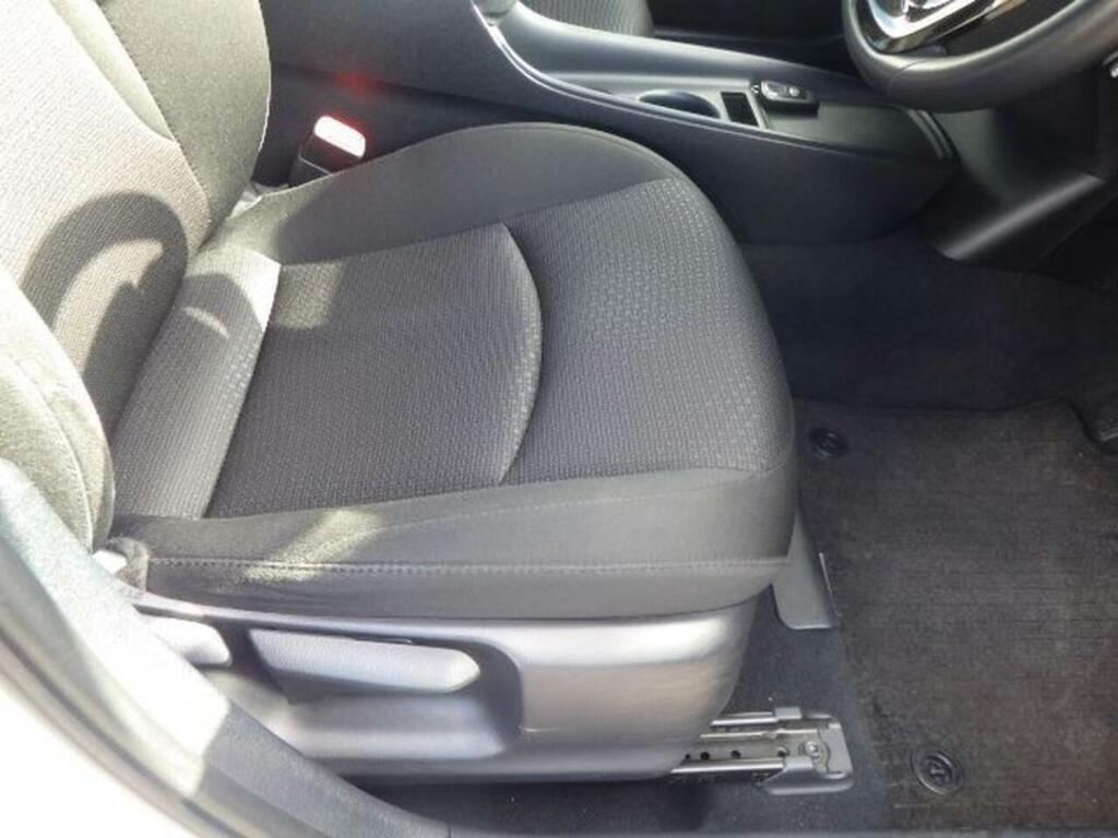 Toyota Prius E Silver #20