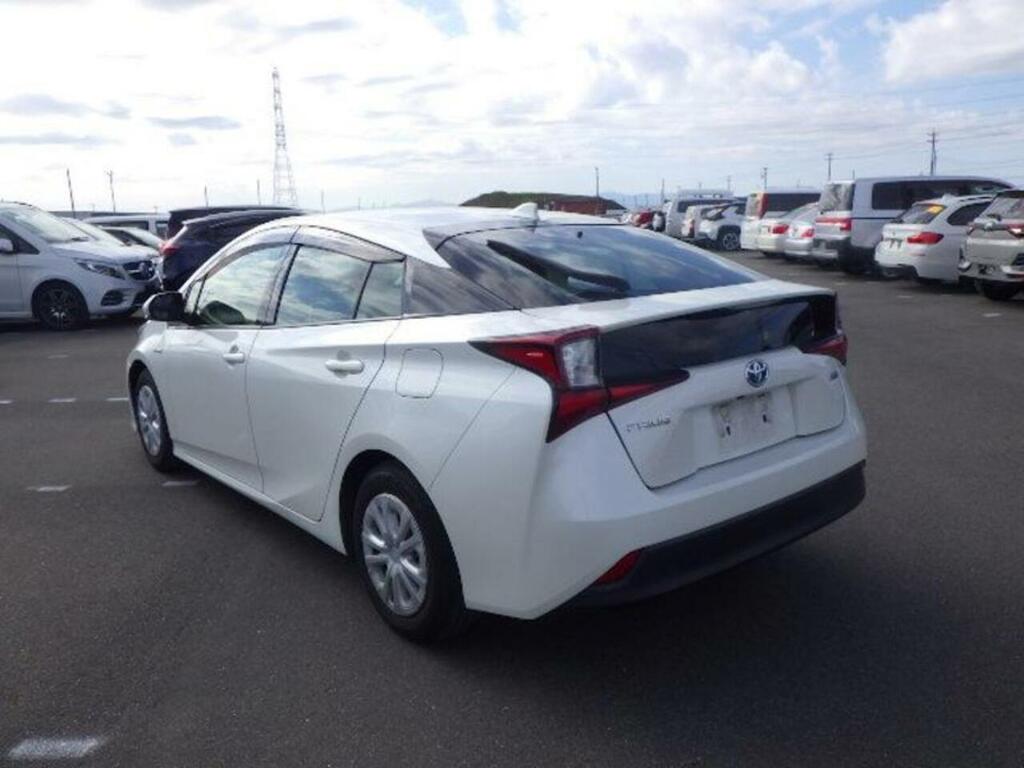 Toyota Prius E Silver #7