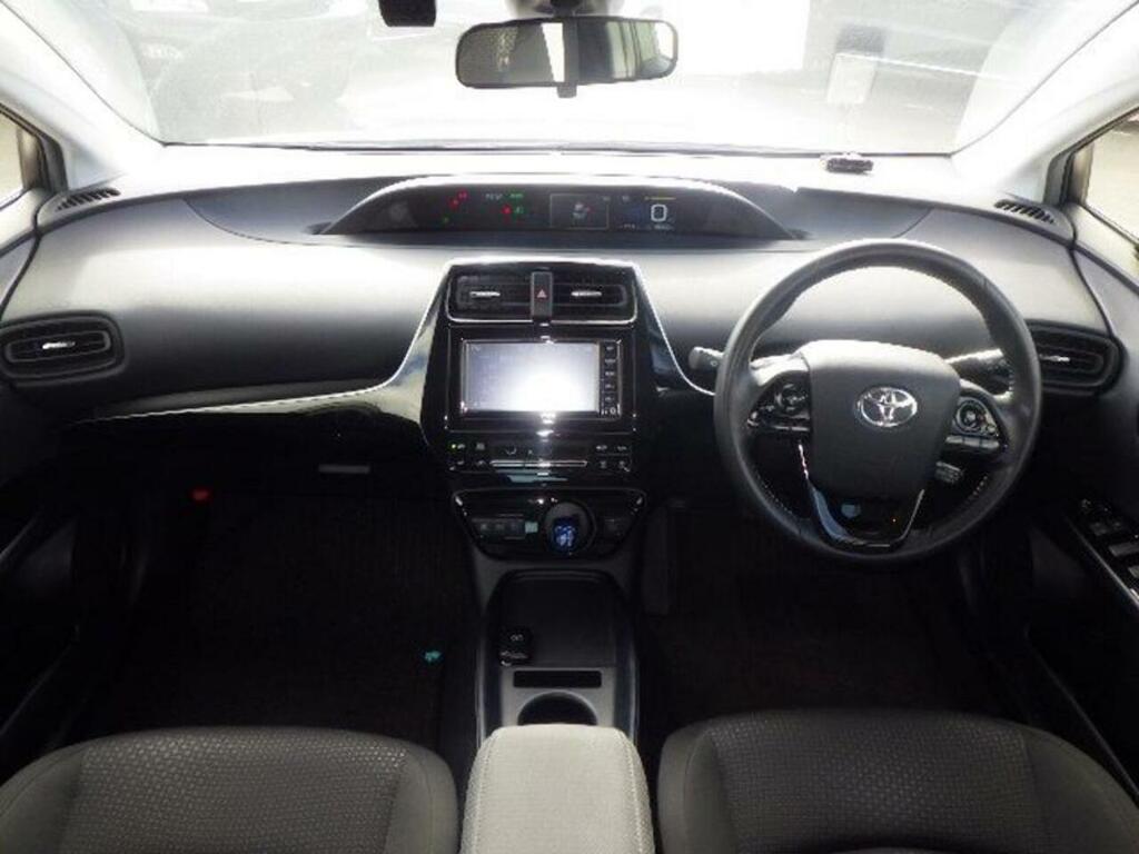 Toyota Prius E Silver #9