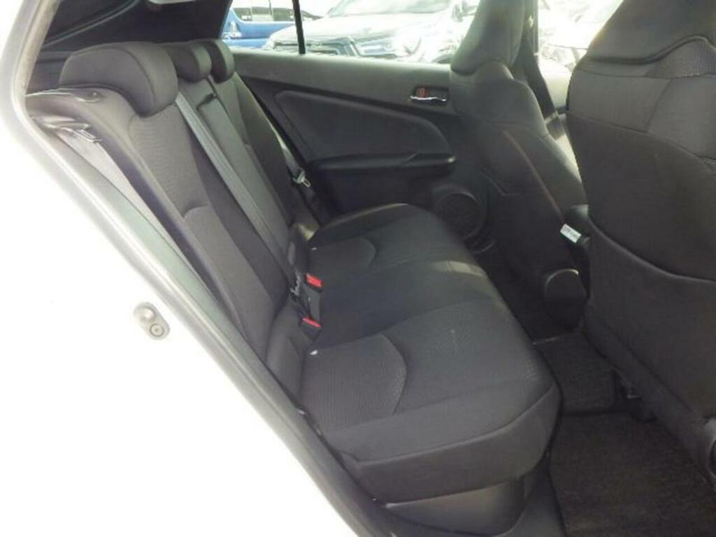 Toyota Prius E Silver #12