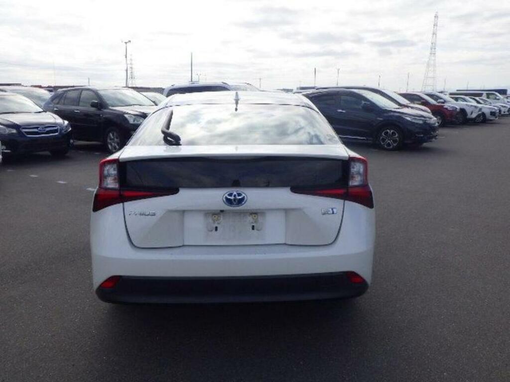 Toyota Prius E Silver #8