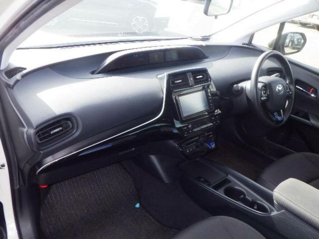 Toyota Prius E Silver #17