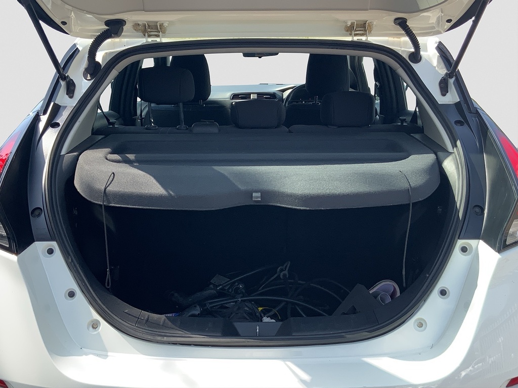 Nissan Leaf E 110Kw N-connecta 40Kwh Hatchback White #19