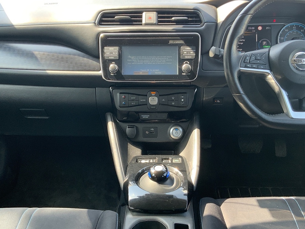 Nissan Leaf E 110Kw N-connecta 40Kwh Hatchback White #16