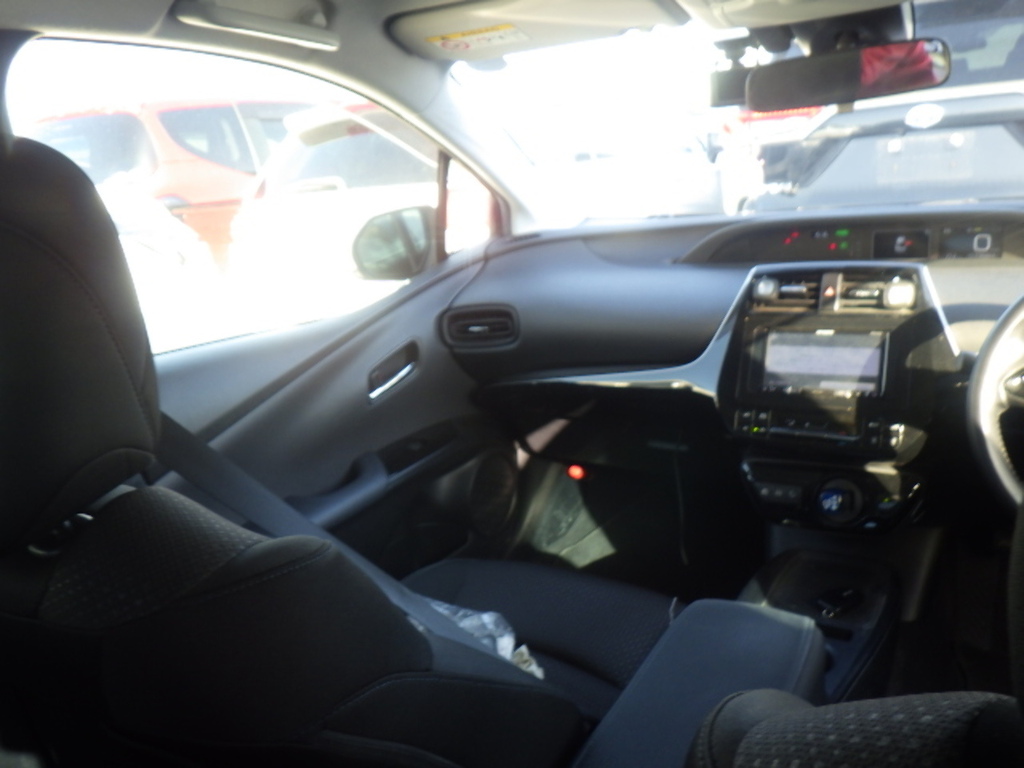 Toyota Prius Vvt-i Active Black #9