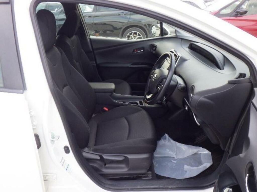 Toyota Prius S Black #11
