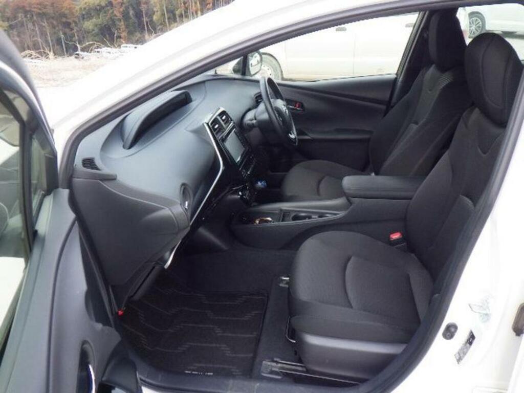 Toyota Prius S Black #9
