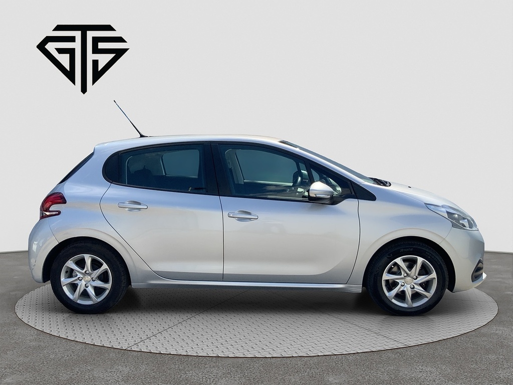 Peugeot 208 Puretech Active Silver #2