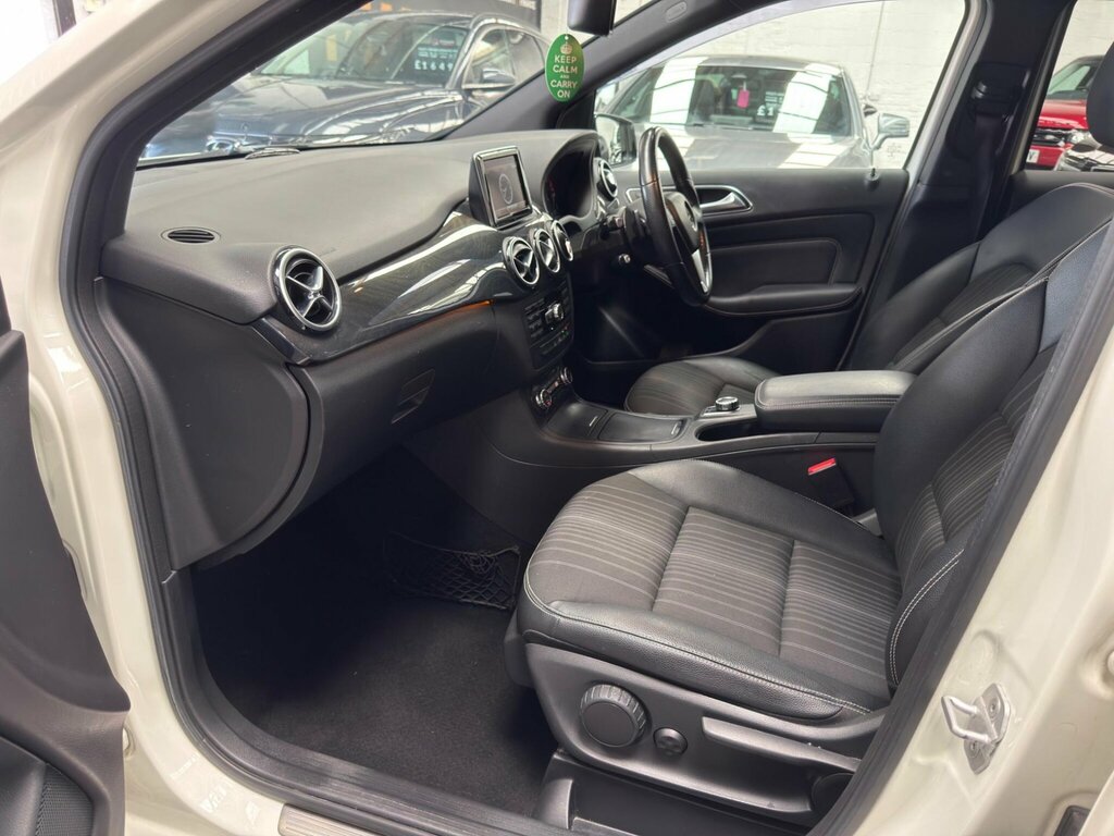 Mercedes-Benz B Class Hatchback White #26