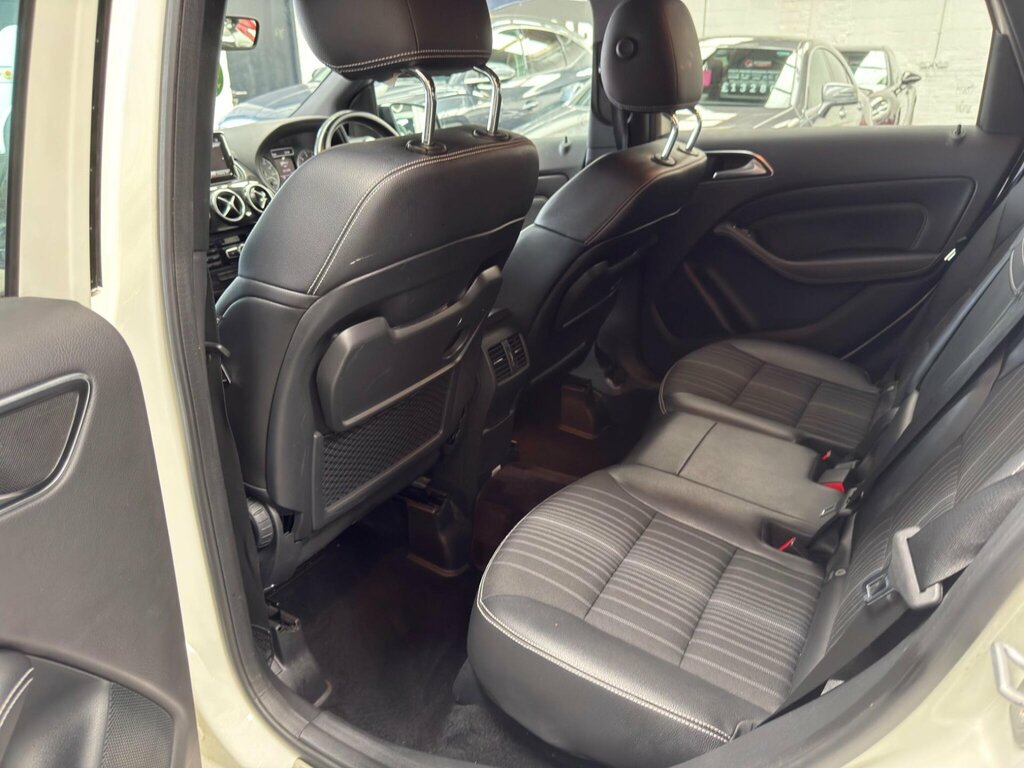 Mercedes-Benz B Class Hatchback White #28
