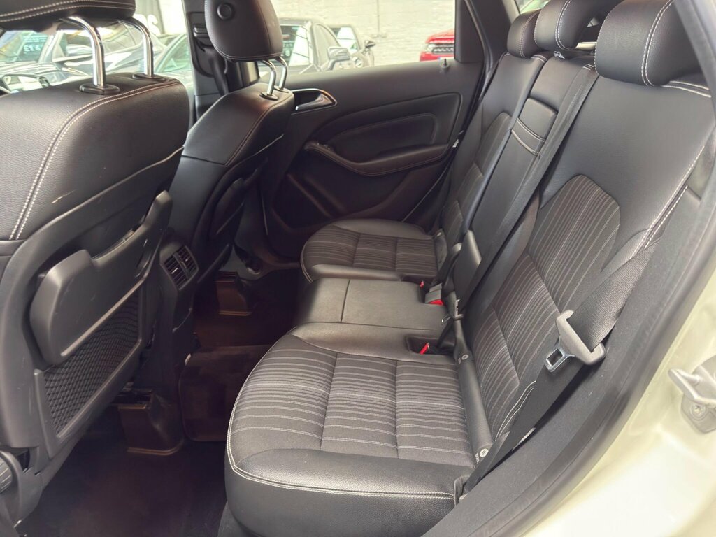 Mercedes-Benz B Class Hatchback White #27