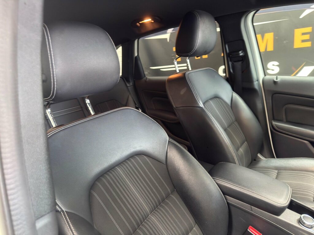 Mercedes-Benz B Class Hatchback White #9