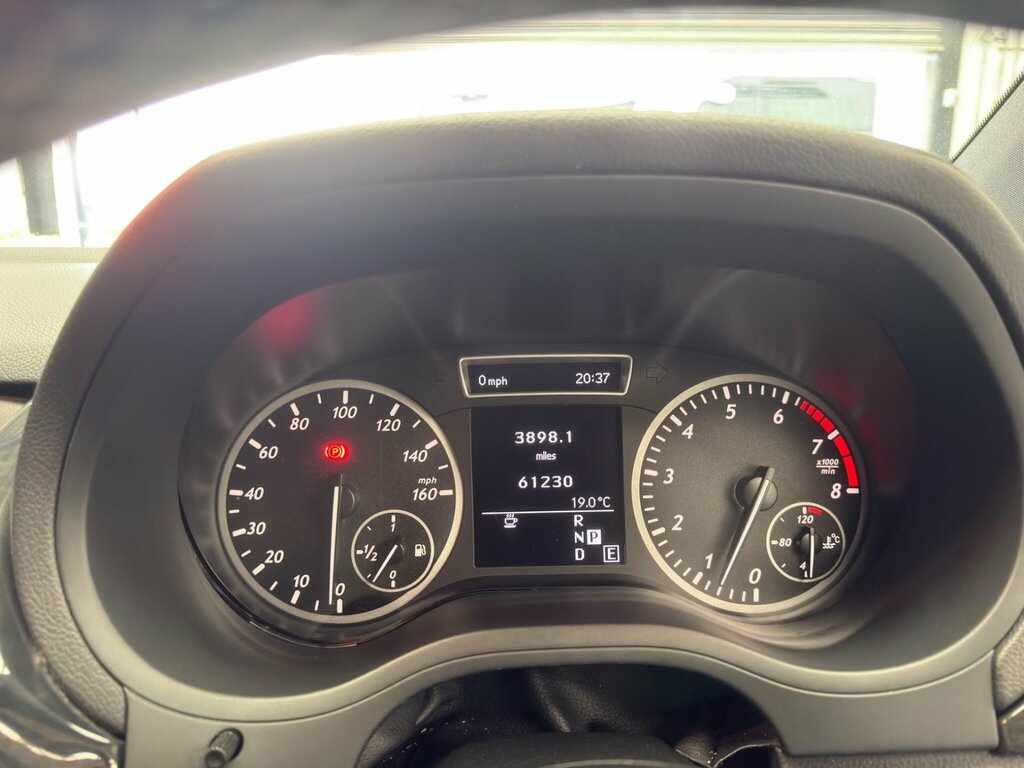 Mercedes-Benz B Class Hatchback White #13