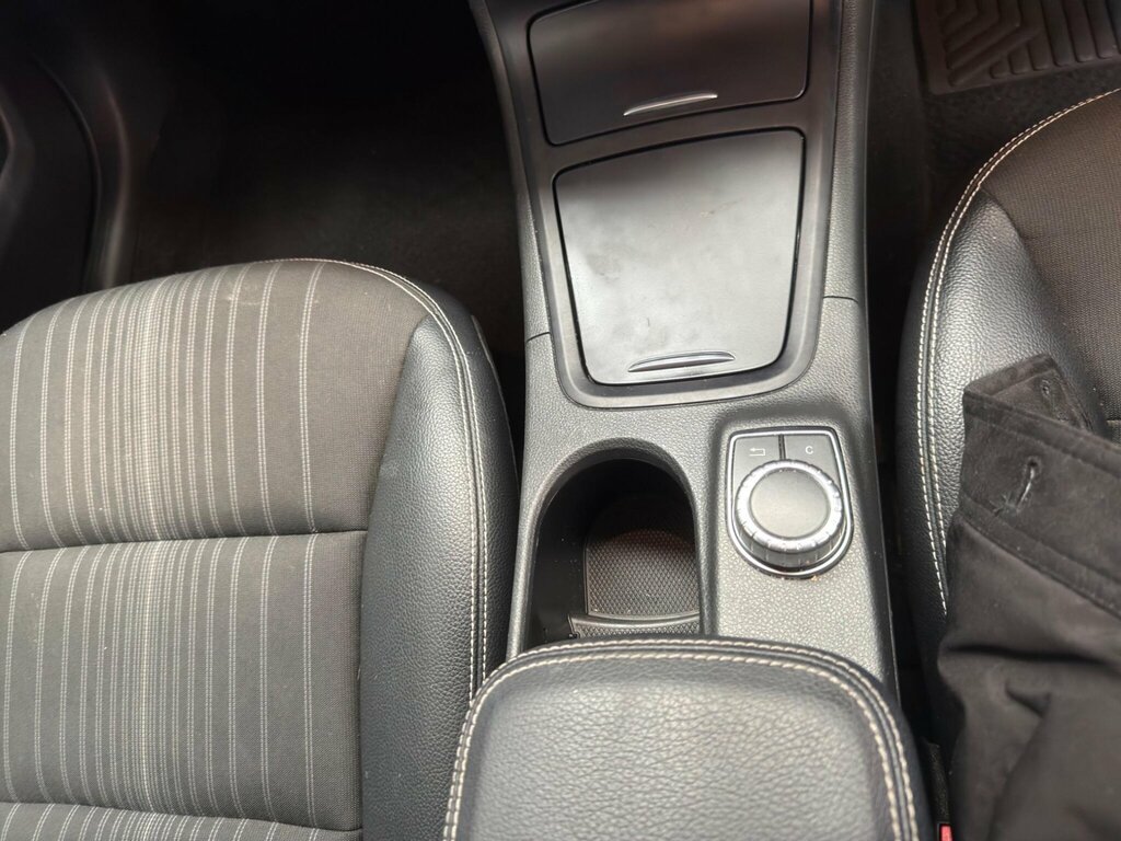Mercedes-Benz B Class Hatchback White #21
