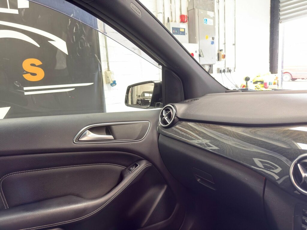 Mercedes-Benz B Class Hatchback White #22