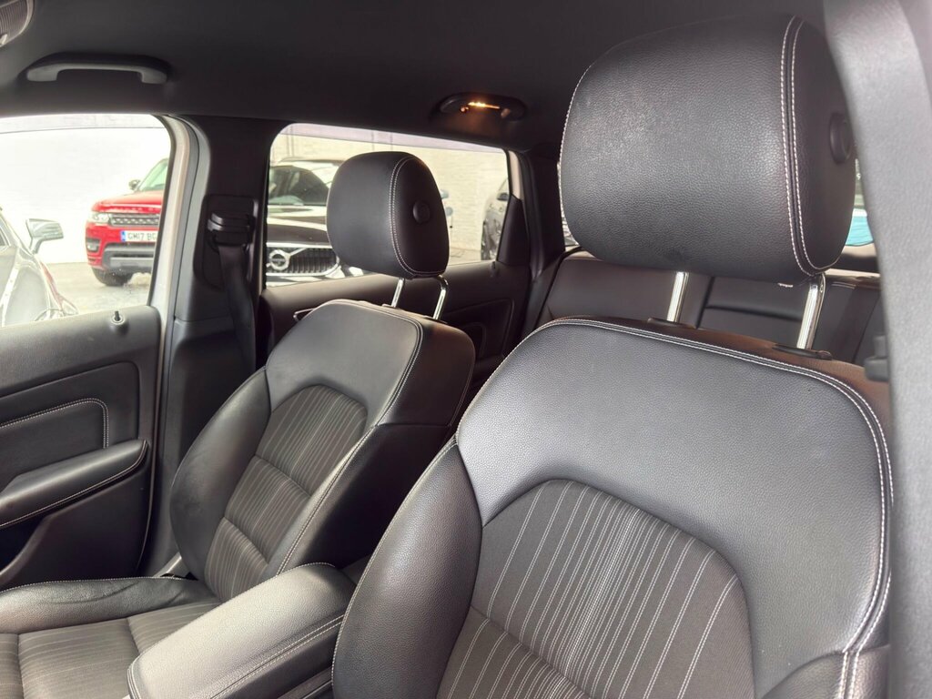 Mercedes-Benz B Class Hatchback White #24