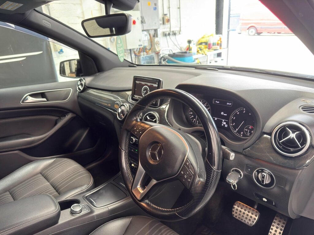 Mercedes-Benz B Class Hatchback White #10