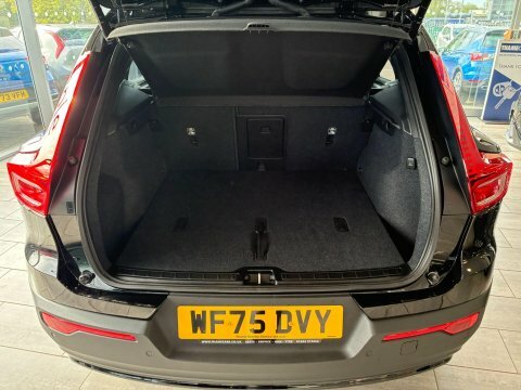 Volvo XC40 B4 Inscription Pro Black #24