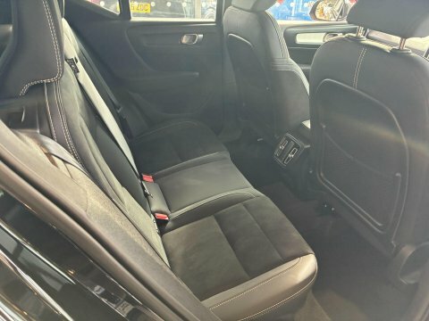 Volvo XC40 B4 Inscription Pro Black #9