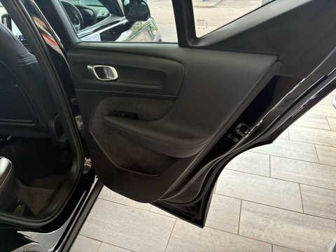 Volvo XC40 B4 Inscription Pro Black #17