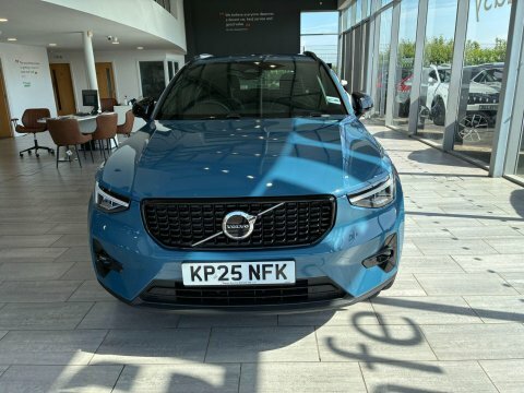 Volvo XC40 2.0 B4 Mhev KP25NFK #2