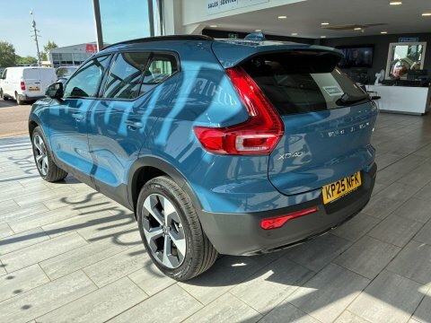 Volvo XC40 2.0 B4 Mhev KP25NFK #5