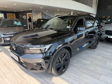 Volvo XC40 2.0 B3p Plus Dark  #1