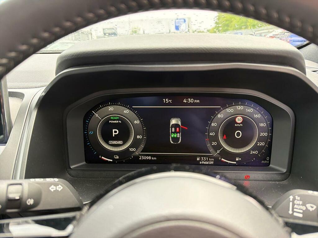 Nissan Qashqai Tekna White #21