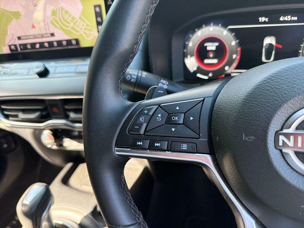 Nissan Juke Acenta Premium Black #22