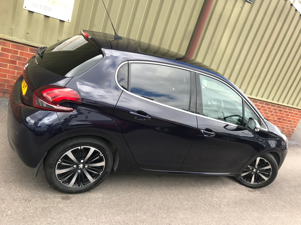 Peugeot 208 1.2 Puretech Allure Premium Hatchback M OU18YGY #2