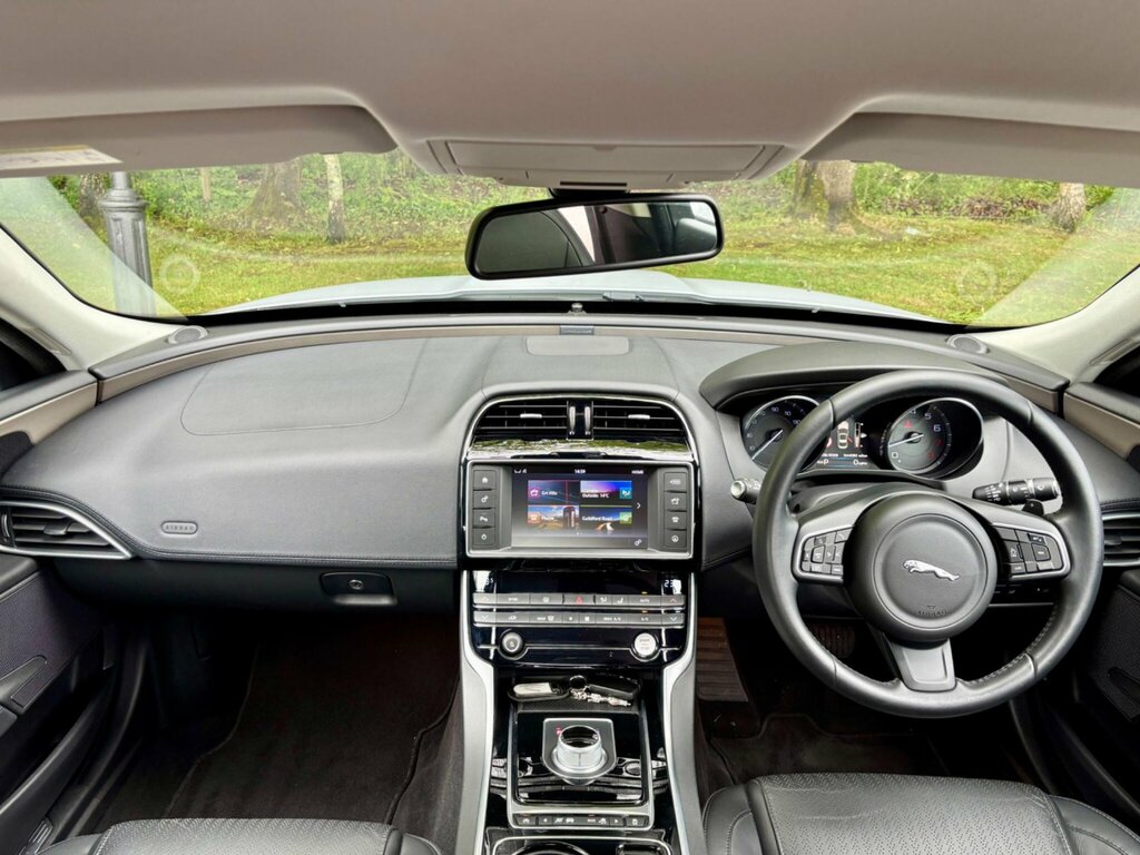 Jaguar XE 2.0 Gtdi Portfolio Euro 6 Ss White #3